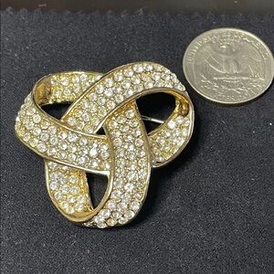 Elegant Golden and Crystal Brooch - no markings/hallmarks